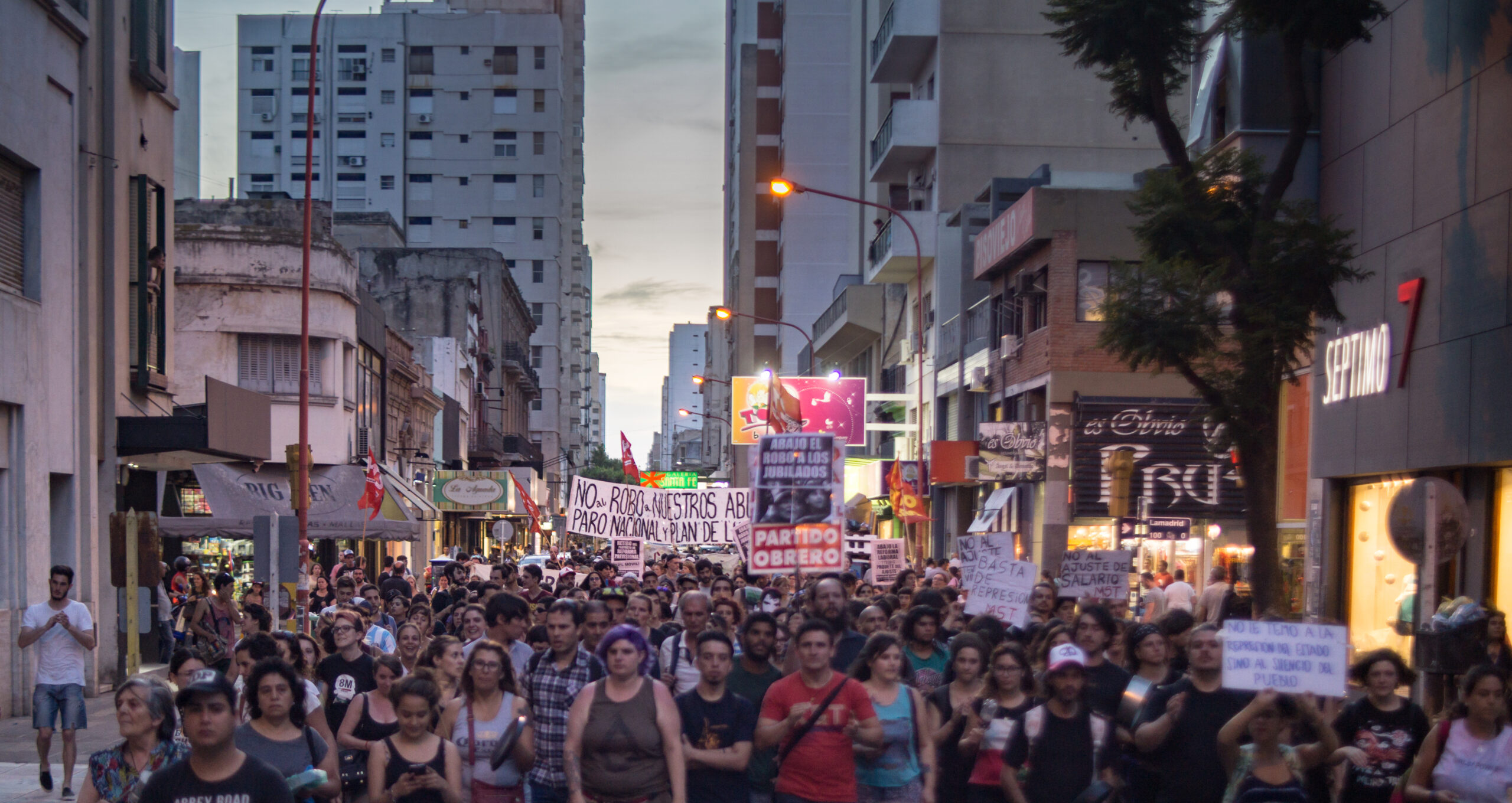 Cacerolazo contra la reforma jubilatoria Bahía Blanca Cacerolazo contra la reforma jubilatoria Bahía Blanca