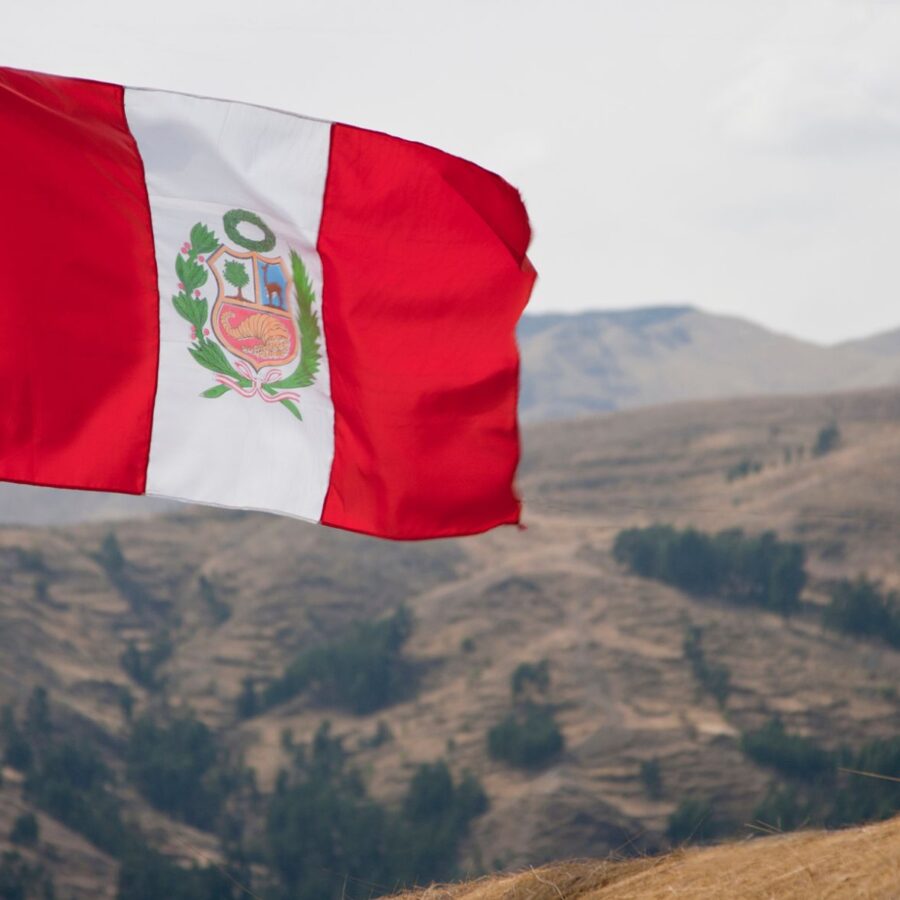 bandera Perú - Canva