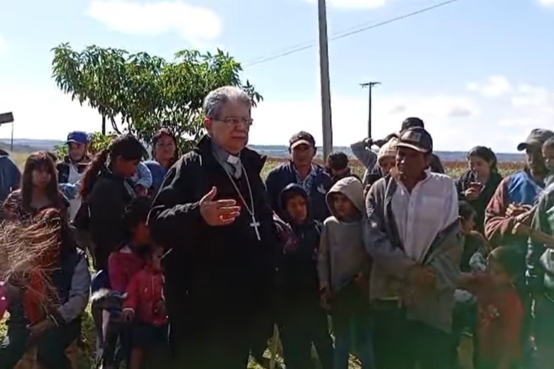 Obispo Gavilán clama a favor de la comunidad Mbya GuaranHuguá Po'i Obispo Gavilán clama a favor de la comunidad Mbya GuaranHuguá Po'i