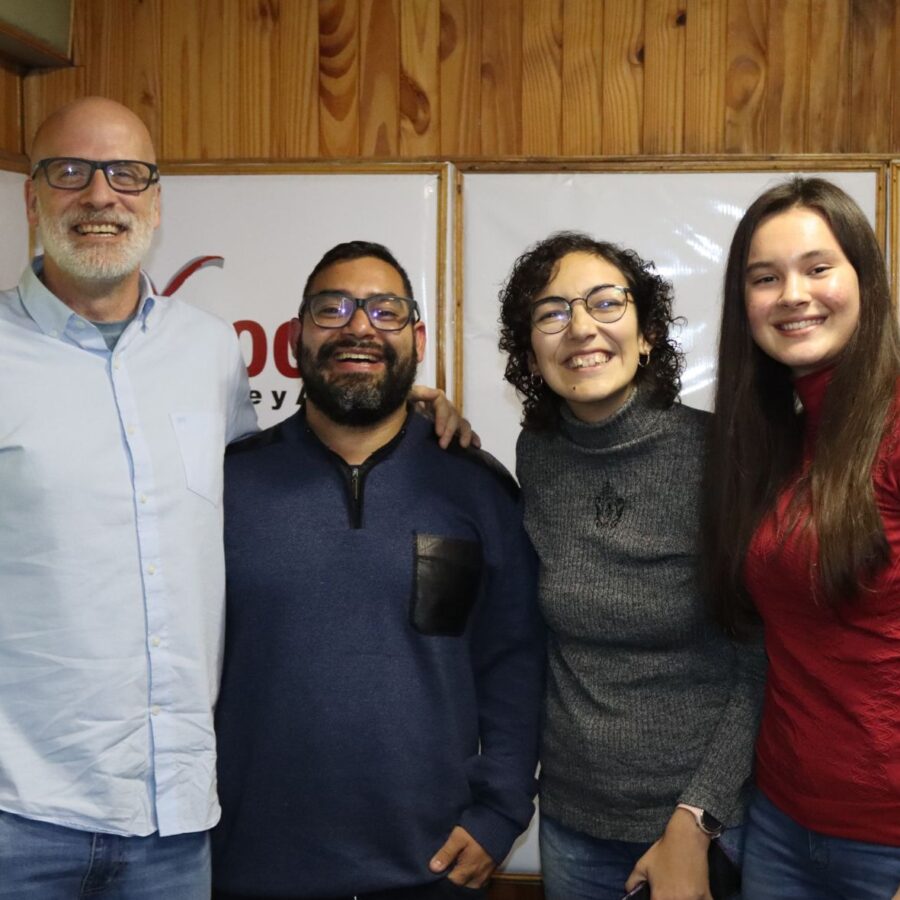 Padre Daniel Villanueva SJ de Fe y Alegría Internacional con el equipo de Jerovia Radio - Radio Fe y Alegría 1300 AM