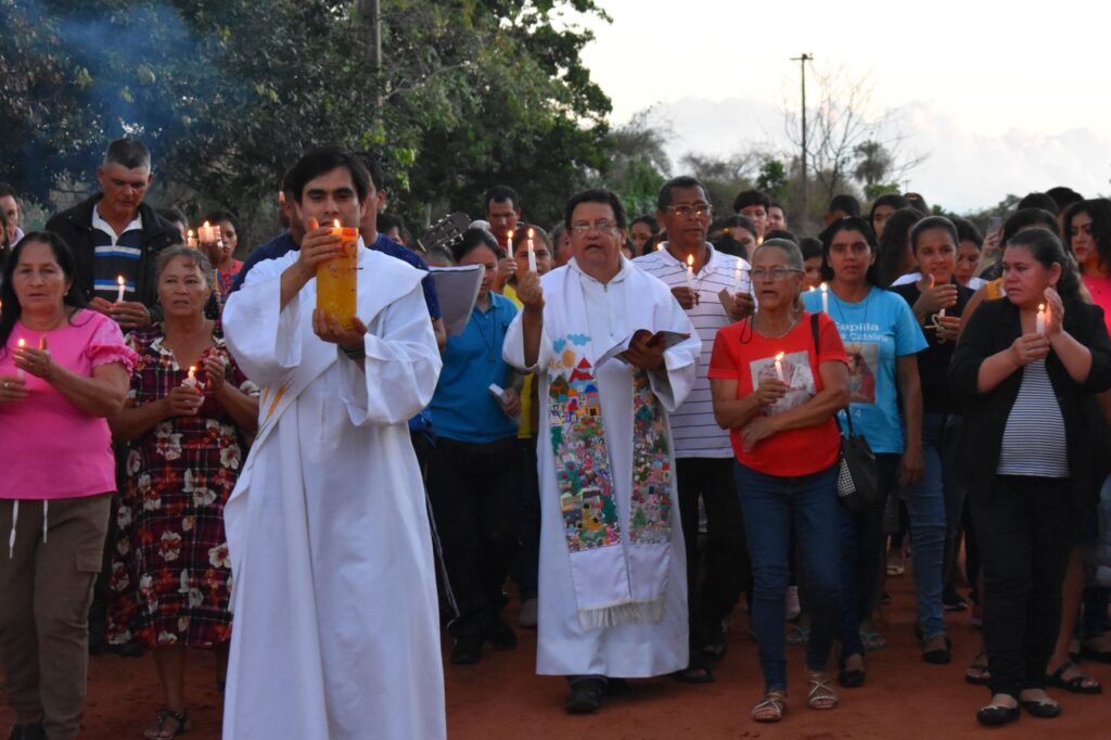Padre jesuita Máximo Mendoza durante la Semana Santa