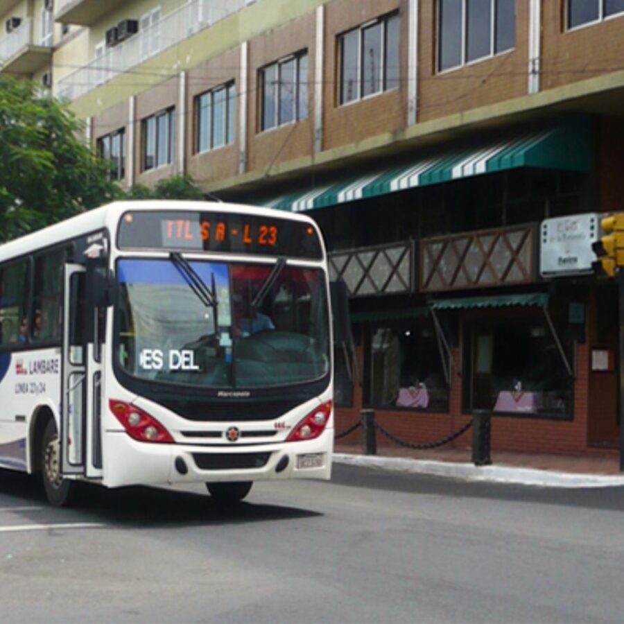colectivo en el centro de Asunción - capital de Paraguay