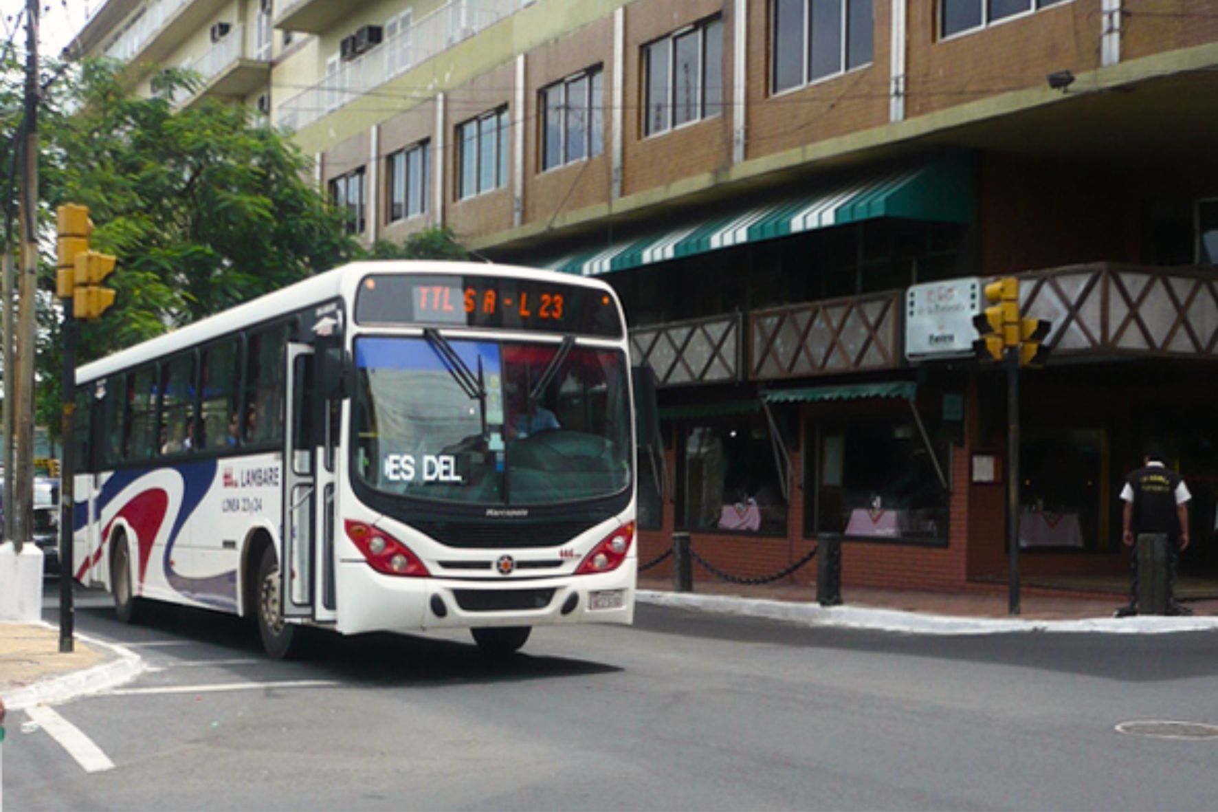 colectivo en el centro de Asunción - capital de Paraguay colectivo en el centro de Asunción - capital de Paraguay